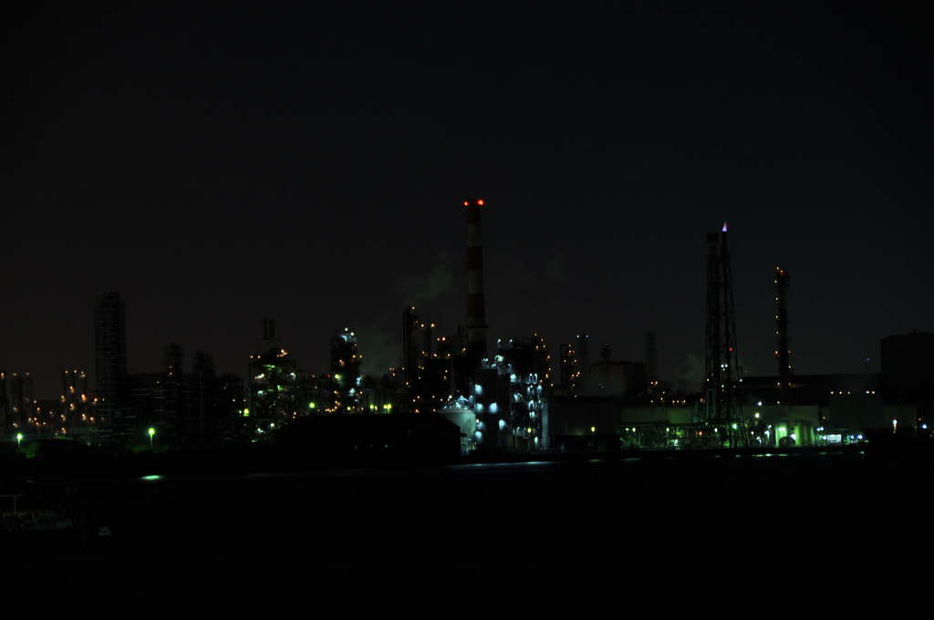 工業地帯で夜間撮影